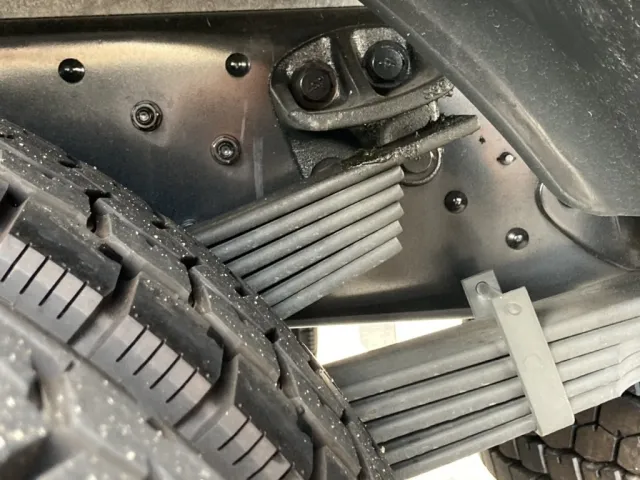 シャーシとスプリングの状態です。|日野 レンジャー 2KG-FE2ACAの写真6