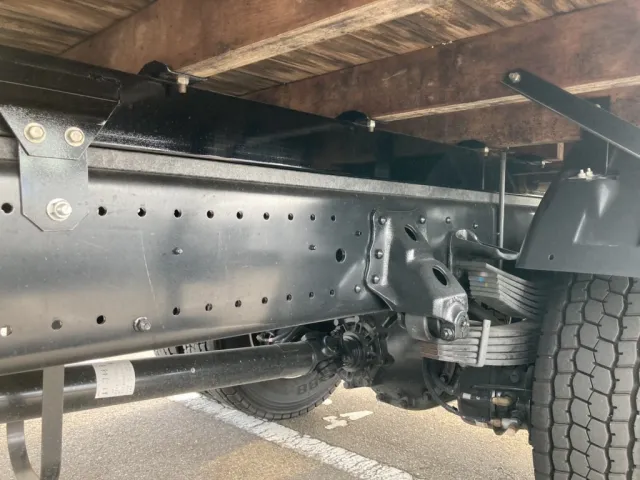 シャーシとネタの状態です。|日野 レンジャー 2KG-FE2ACAの写真9