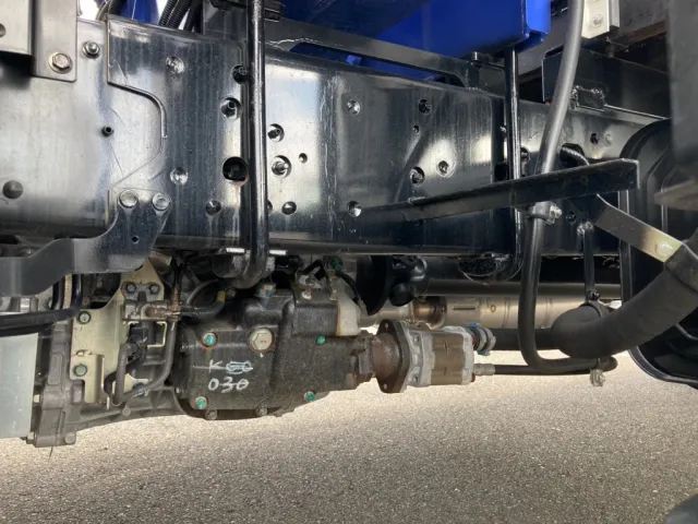 クレーンの補強部分とPTOの状態です。|日野 レンジャー 2KG-FE2ACAの写真10