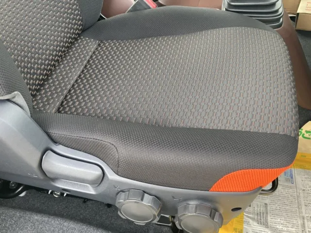 シート座面の状態です。|日野 レンジャー 2KG-FE2ACAの写真12