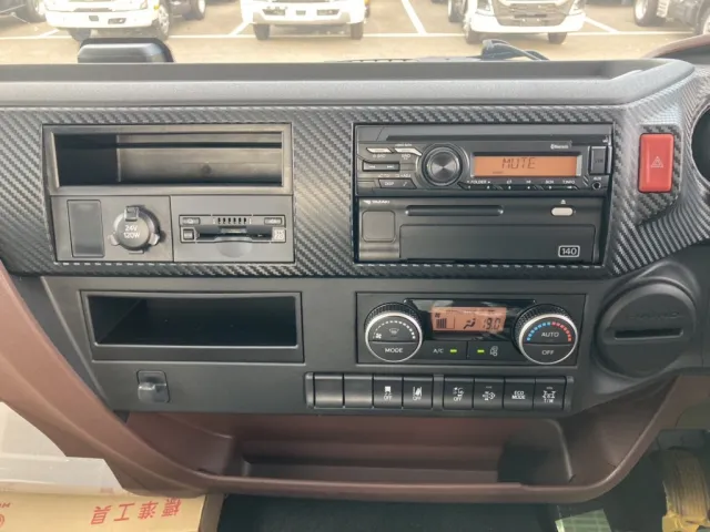 インパネ周りです。|日野 レンジャー 2KG-FE2ACAの写真30
