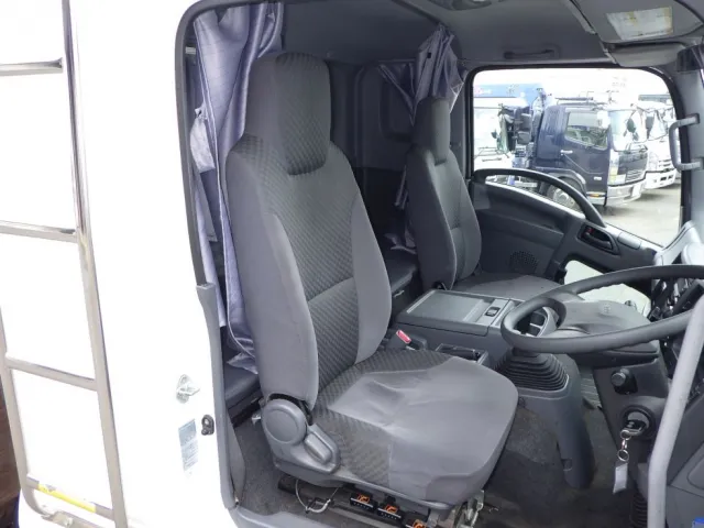 乗車定員は２名です。|いすゞ フォワード TKG-FRR90S2(2WD)の写真6