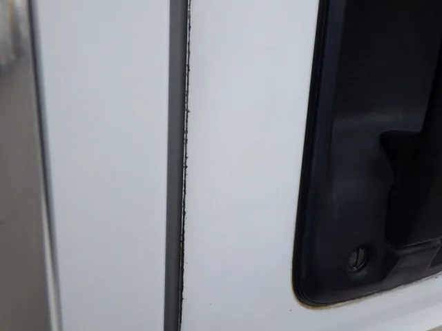 運転席側ドアにキズがあります。（助手席側にもあります）|いすゞ フォワード TKG-FRR90S2(2WD)の写真18