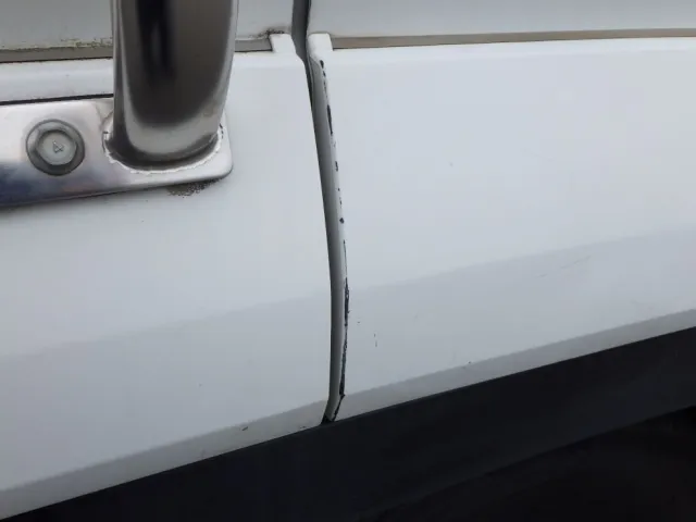 運転席側フェンダーにキズがあります。（助手席側にもあります）|いすゞ フォワード TKG-FRR90S2(2WD)の写真19