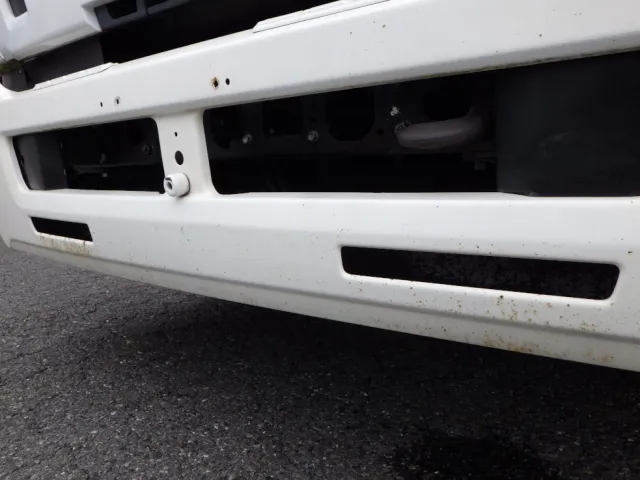 フロントバンパーに飛び石キズがあります。|いすゞ フォワード TKG-FRR90S2(2WD)の写真22