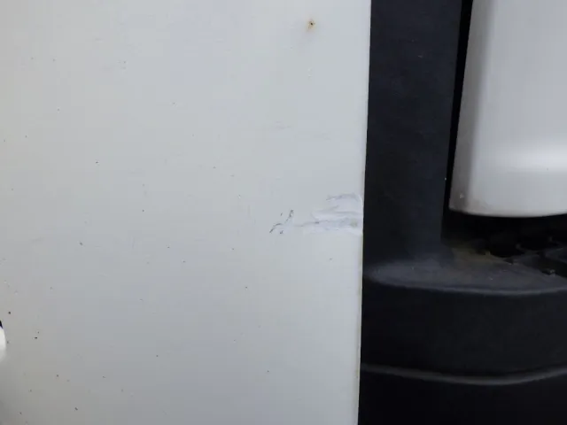 フロントバンパーに塗装跡があります。|いすゞ フォワード TKG-FRR90S2(2WD)の写真23