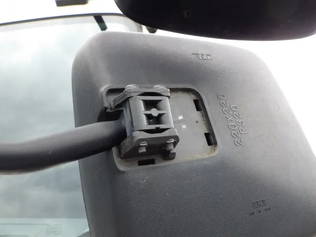 助手席側アンダーミラーに割れ・カバーの欠損があります。|いすゞ フォワード TKG-FRR90S2(2WD)の写真24