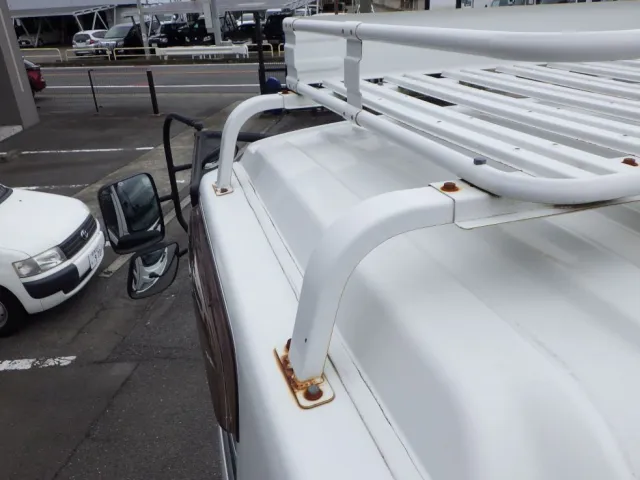 デッキの土台にサビがあります。|いすゞ フォワード TKG-FRR90S2(2WD)の写真25