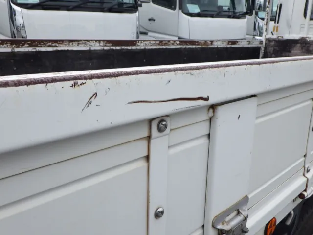 左右のアオリ上部にキズ・サビがあります。|いすゞ フォワード TKG-FRR90S2(2WD)の写真26