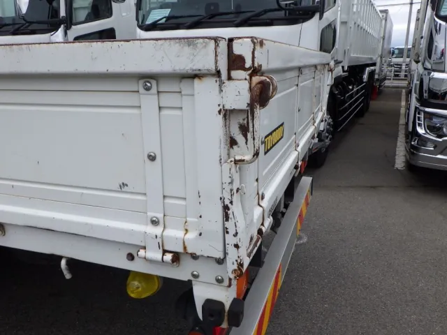 ボディー後方の両サイドにキズ・サビがあります。（運転席側にヘコミがあります）|いすゞ フォワード TKG-FRR90S2(2WD)の写真28