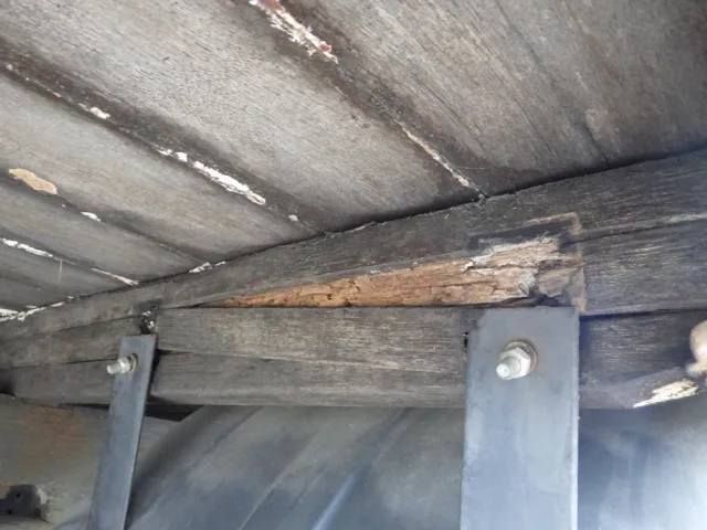 横ネタの一部に腐り・割れがあります。|いすゞ フォワード TKG-FRR90S2(2WD)の写真29