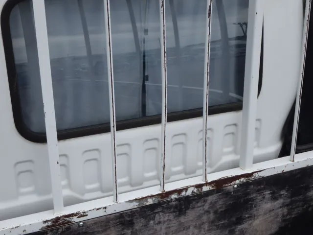 トリイ裏側にキズ・サビ・曲がりがあります。|いすゞ フォワード TKG-FRR90S2(2WD)の写真30