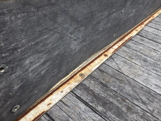 リヤアオリに曲がりがあります。|いすゞ フォワード TKG-FRR90S2(2WD)の写真32