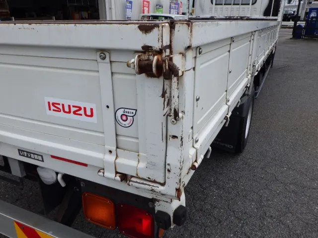 ボディー後方の両サイドにキズ・サビがあります。|いすゞ フォワード TKG-FRR90S2(2WD)の写真34