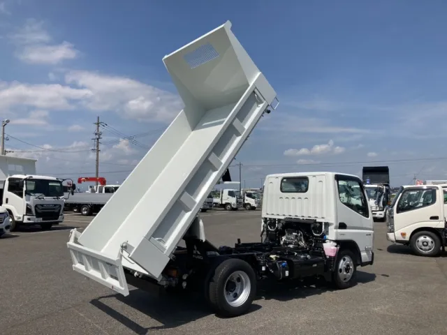 三菱 キャンター 2RG-FBA60(2WD)の写真4