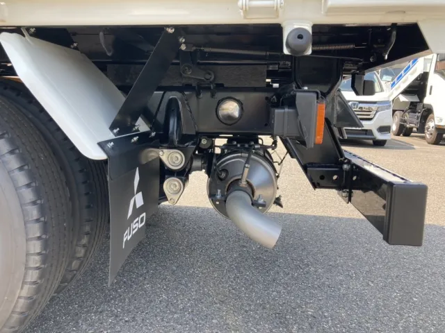シャーシとマフラーの状態です。|三菱 キャンター 2RG-FBA60(2WD)の写真7