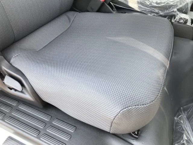 シート座面の状態です。|三菱 キャンター 2RG-FBA60(2WD)の写真9