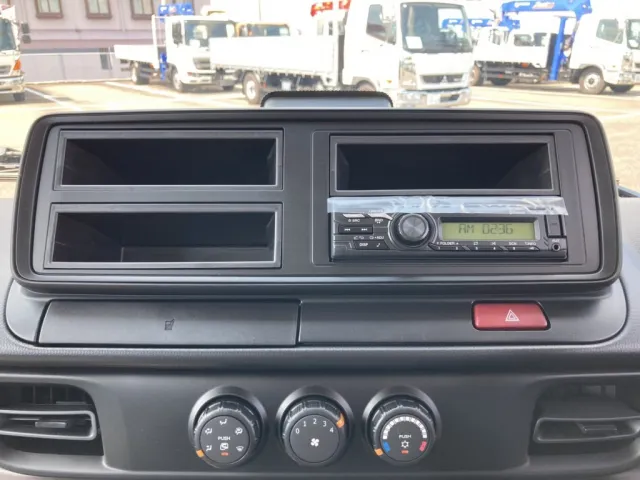 インパネ周りです。|三菱 キャンター 2RG-FBA60(2WD)の写真29
