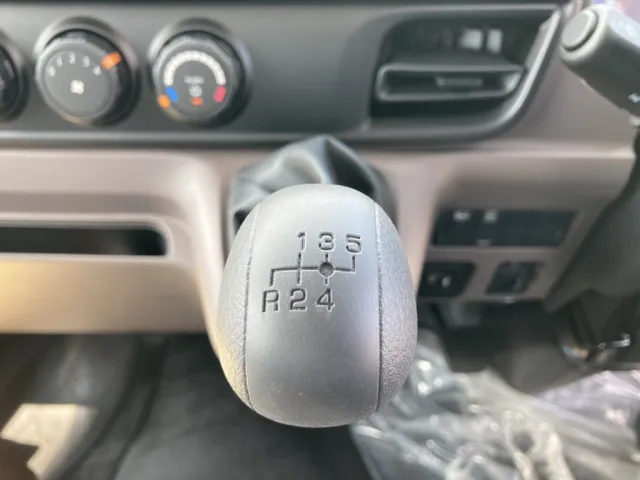 5速です。|三菱 キャンター 2RG-FBA60(2WD)の写真31