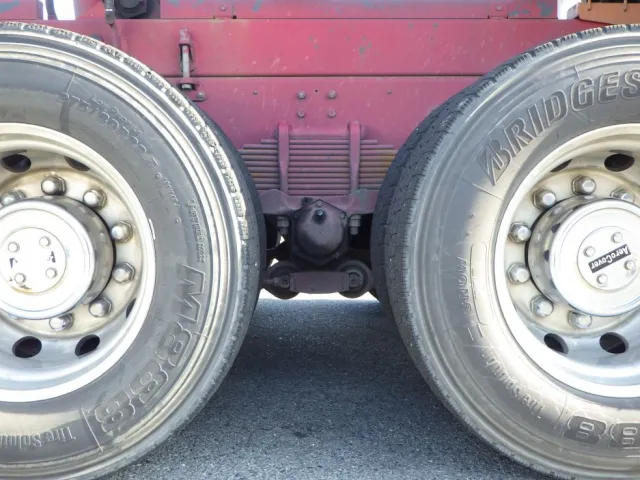 タイヤ間の状態です。|日野 プロフィア QKG-FS1EPEAの写真5