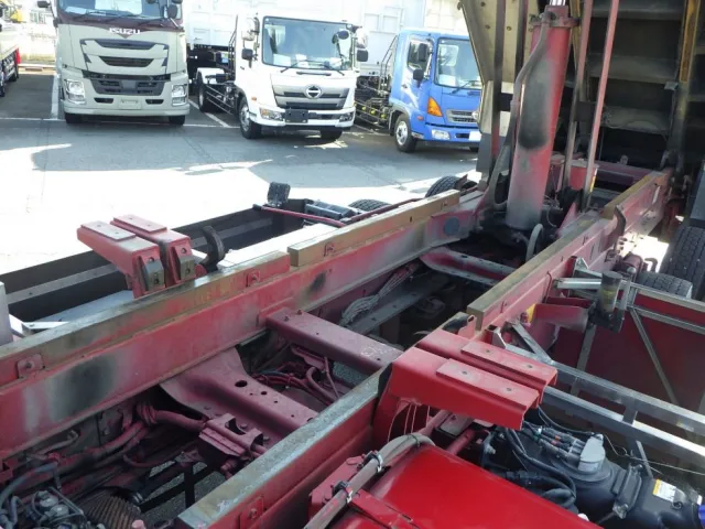 シャーシの状態です。|日野 プロフィア QKG-FS1EPEAの写真10