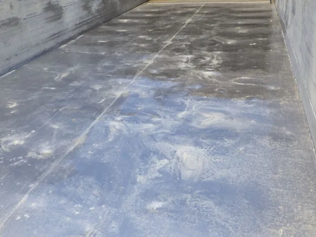 床鉄板にキズ・ヘコミがあります。|日野 プロフィア QKG-FS1EPEAの写真30