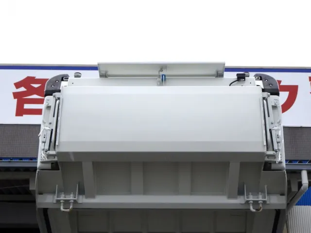 汚水タンク裏側の状態です。|トヨタ アトラス 2KG-XZU605A(2WD)の写真7