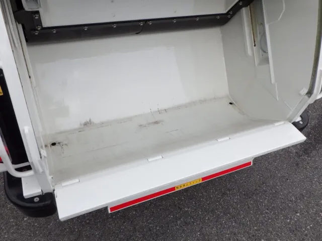 投入口の状態です。|トヨタ アトラス 2KG-XZU605A(2WD)の写真12