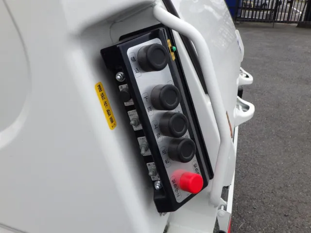 上物の操作スイッチです。(連続⇔単独切り替えスイッチ付です)|トヨタ アトラス 2KG-XZU605A(2WD)の写真14