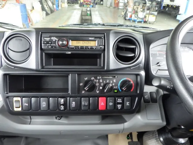 パネル周りの状態です。|トヨタ アトラス 2KG-XZU605A(2WD)の写真19