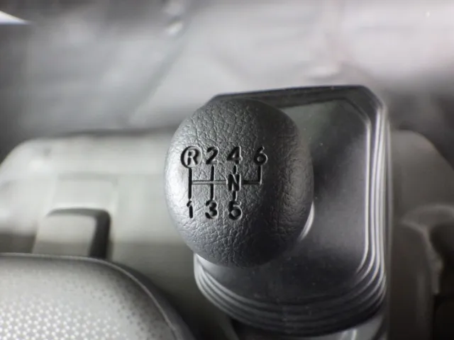 MT6速です。|トヨタ アトラス 2KG-XZU605A(2WD)の写真25