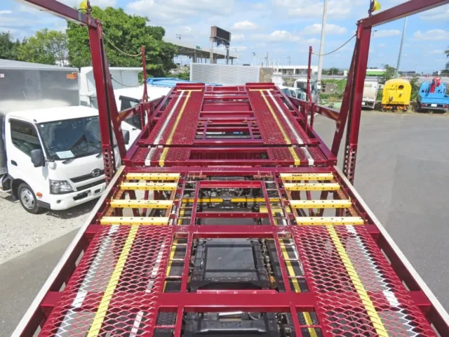 2階フロアのの状態です。(タイヤ落とし有りです)|三菱 ファイター 2DG-FQ62Fの写真12