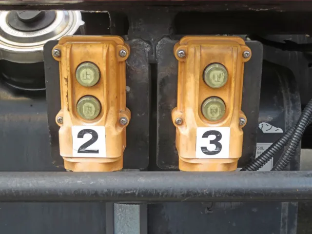 上物操作スイッチです。(中央側)|三菱 ファイター 2DG-FQ62Fの写真24