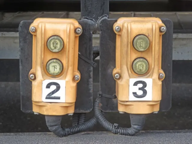 上物操作スイッチです。(後方側)|三菱 ファイター 2DG-FQ62Fの写真25