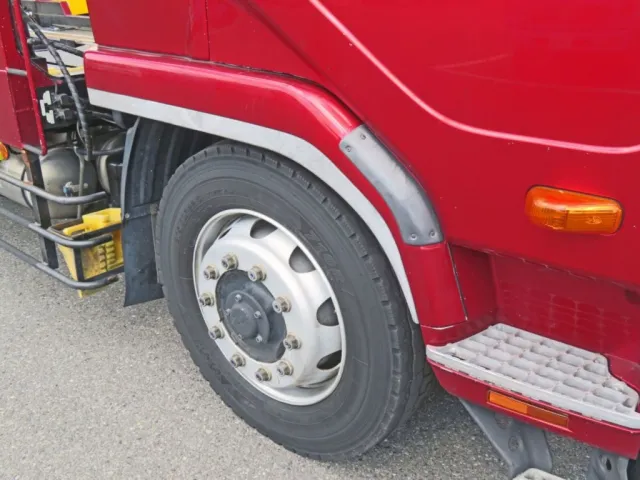 フェンダーの樹脂に色あせがあります。|三菱 ファイター 2DG-FQ62Fの写真36