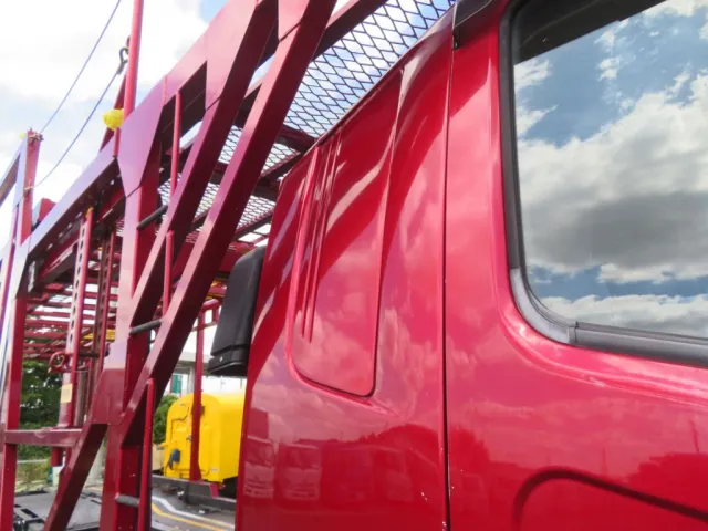 運転席側ドアに細かいキズがあります。|三菱 ファイター 2DG-FQ62Fの写真39