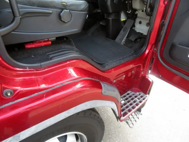 運転席側乗り口に細かいキズがあります。|三菱 ファイター 2DG-FQ62Fの写真40