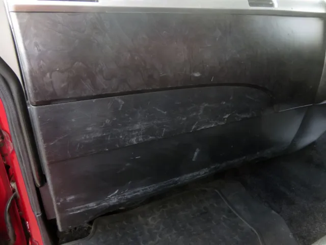 助手席側の内張りにキズ・スレがあります。|三菱 ファイター 2DG-FQ62Fの写真46