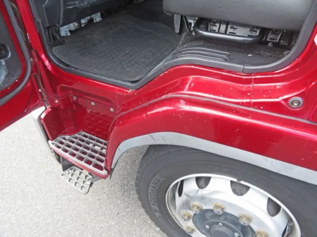 助手席側乗り口に細かいキズがあります。|三菱 ファイター 2DG-FQ62Fの写真47