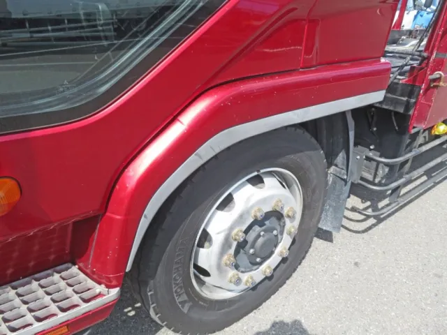 助手席側フェンダーにキズ・スレがあります。(フェンダー樹脂色あせがあります)|三菱 ファイター 2DG-FQ62Fの写真49