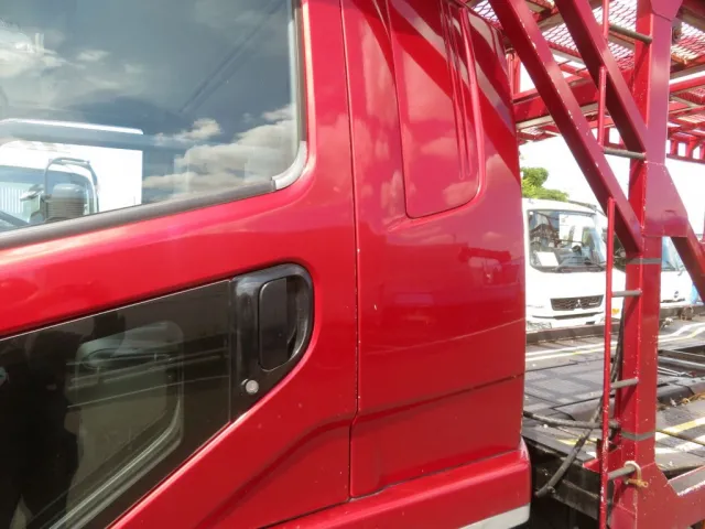 助手席側ドアに細かいキズがあります。|三菱 ファイター 2DG-FQ62Fの写真50