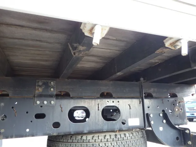 シャーシとネタの状態です。(ネタは木製です)|いすゞ フォワード 2PG-FRR90S1(2WD)の写真7