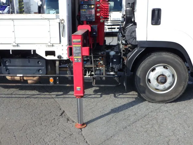 アウトリガーは差し違い式です。|いすゞ フォワード 2PG-FRR90S1(2WD)の写真11