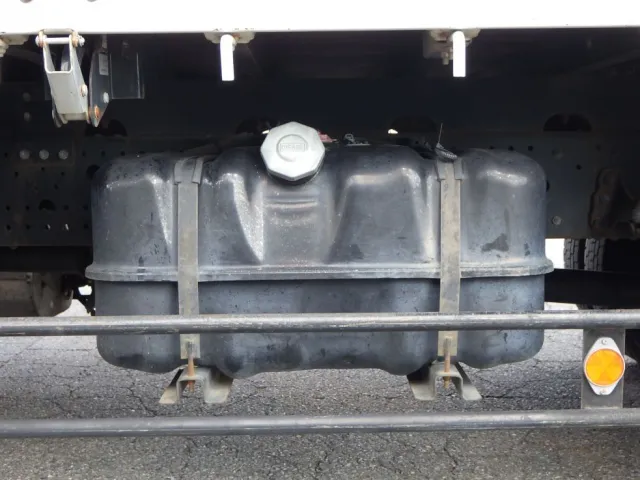 燃料タンクは100Lです。|いすゞ フォワード 2PG-FRR90S1(2WD)の写真17