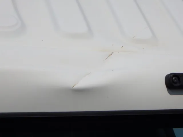 ルーフにキズ・サビ・ヘコミがあります。|いすゞ フォワード 2PG-FRR90S1(2WD)の写真29