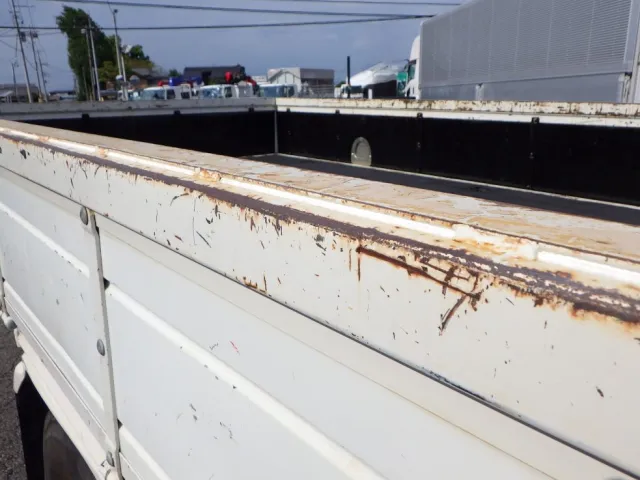 左右のアオリ上部にキズ・サビがあります。|いすゞ フォワード 2PG-FRR90S1(2WD)の写真30