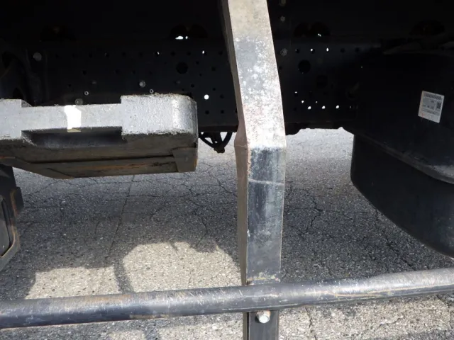 助手席側バンパーステーにキズ・サビ・曲がりがあります。|いすゞ フォワード 2PG-FRR90S1(2WD)の写真36