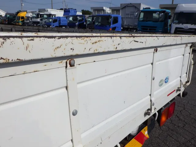 リヤ周りにキズ・サビ・ヘコミがあります。|いすゞ フォワード 2PG-FRR90S1(2WD)の写真41