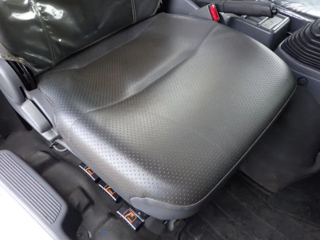 運転席座面にヘタリがあります。|いすゞ フォワード 2PG-FRR90S1(2WD)の写真45