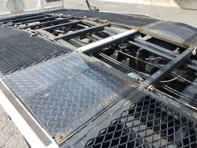 1Fフロアー前面の状態です。|三菱 キャンター TKG-FEB90(2WD)の写真10